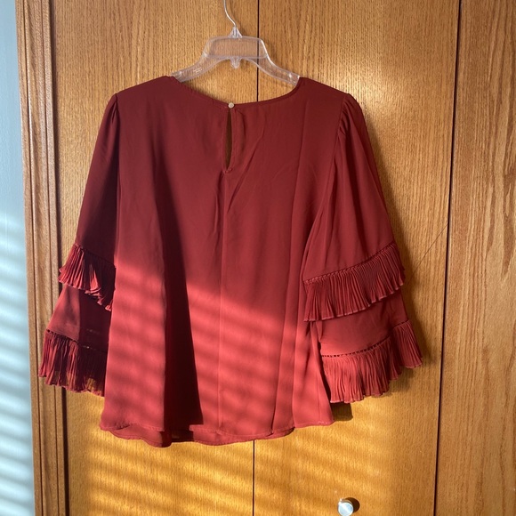 Flutter sleeve blouse - Picture 2 of 4